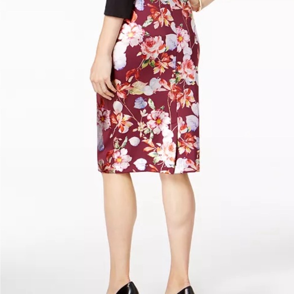 ECI Purple and Pink Knee-Length Metallic Pencil Skirt - Picture 2 of 8